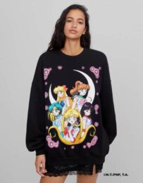 Bershka lancia una collezione sportiva e casual dedicata a Sailor Moon